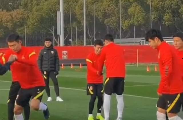 国足记者爆料视频,揭秘国足备战幕后故事 第1张 国足记者爆料视频,揭秘国足备战幕后故事 第1张